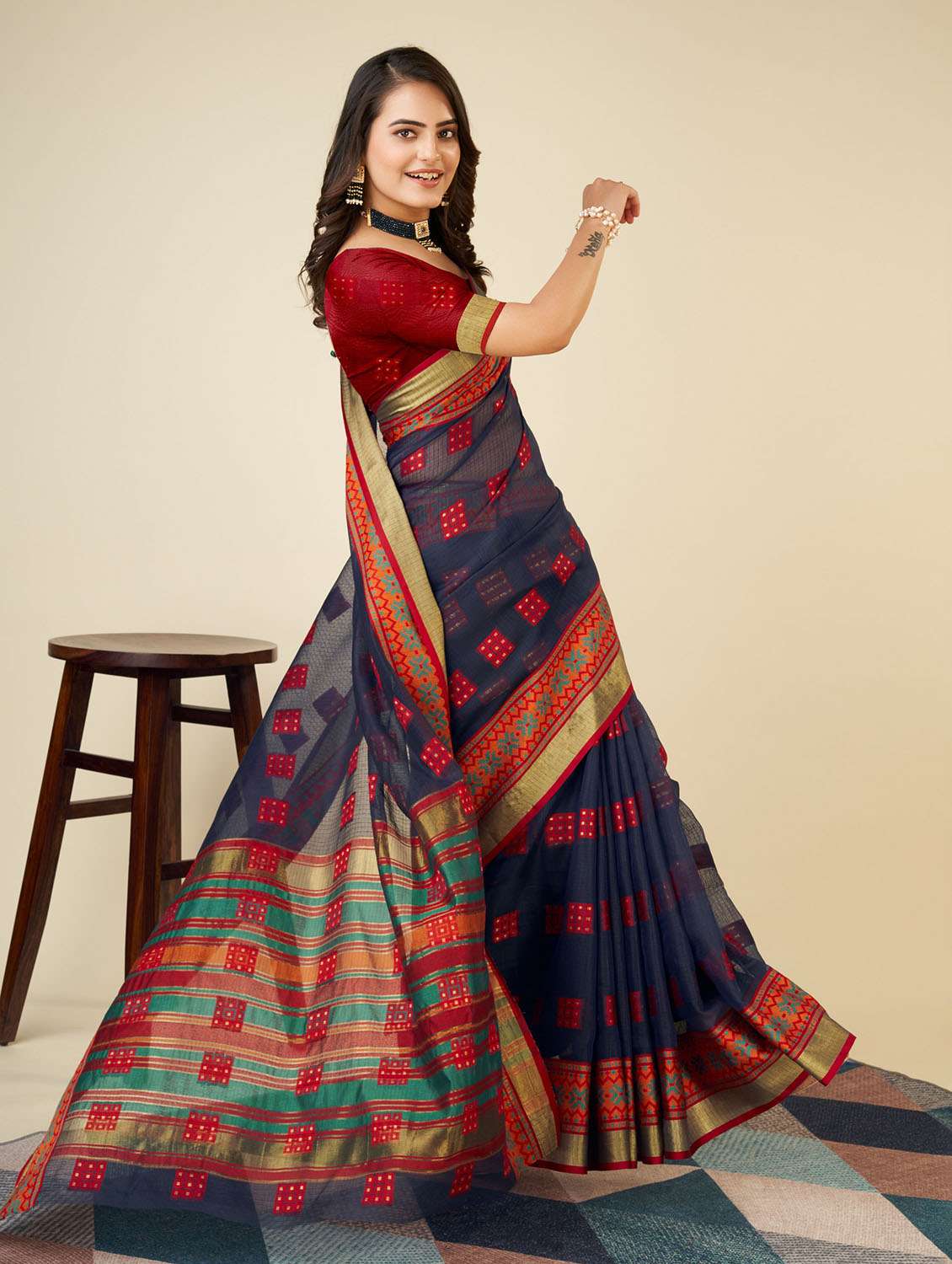 women self design bordered saree with blouse - 22274128 -  Standard Image - 2