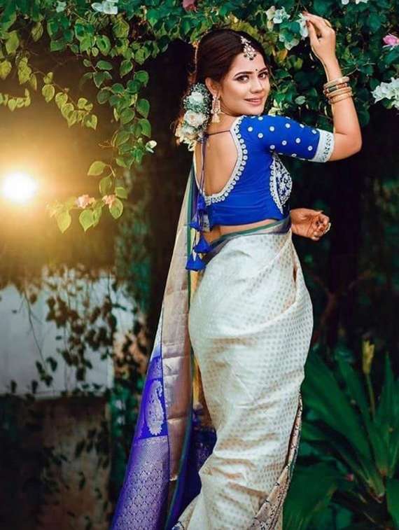 women self design banarasi saree with blouse - 22274180 -  Standard Image - 2