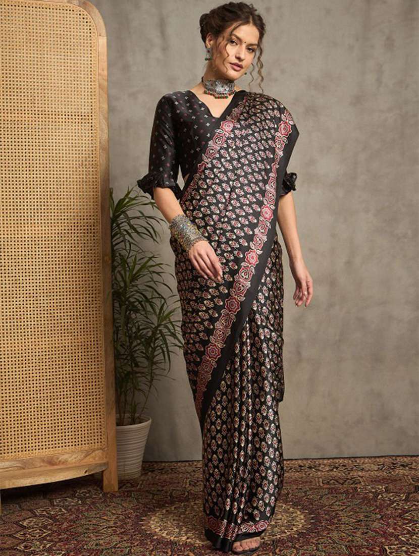 women printed casual wear saree with blouse