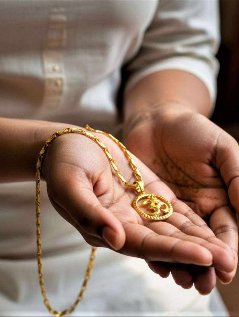 women gold plated pendant - 22275971 -  Standard Image - 2