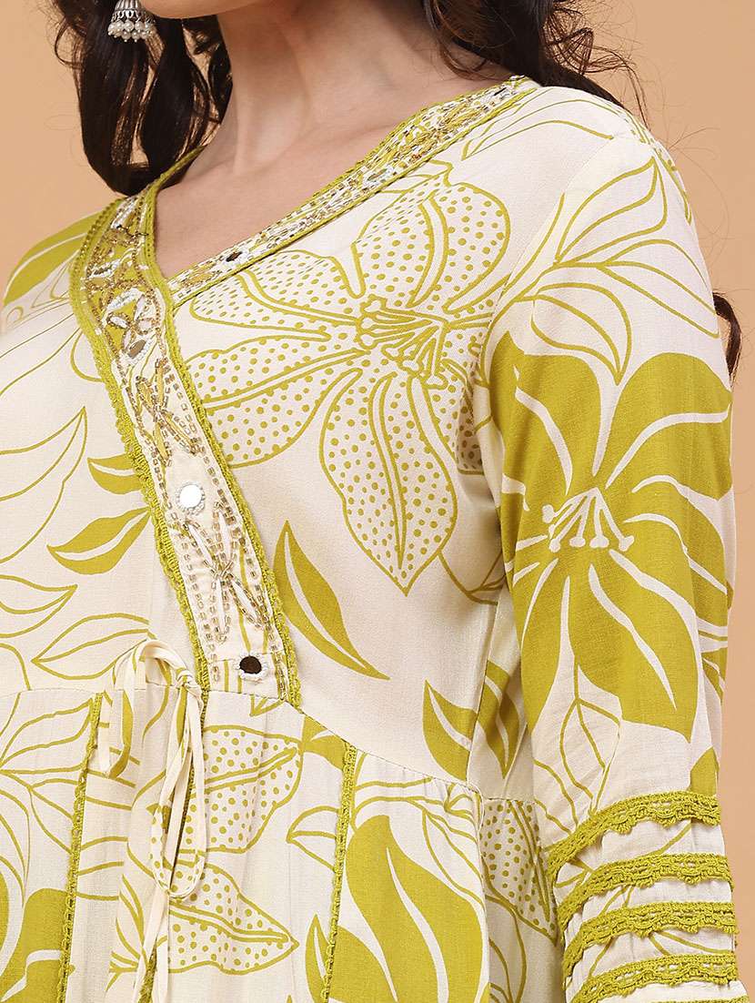 women floral three quarter sleeve kurta pant with dupatta set - 22279012 -  Standard Image - 2