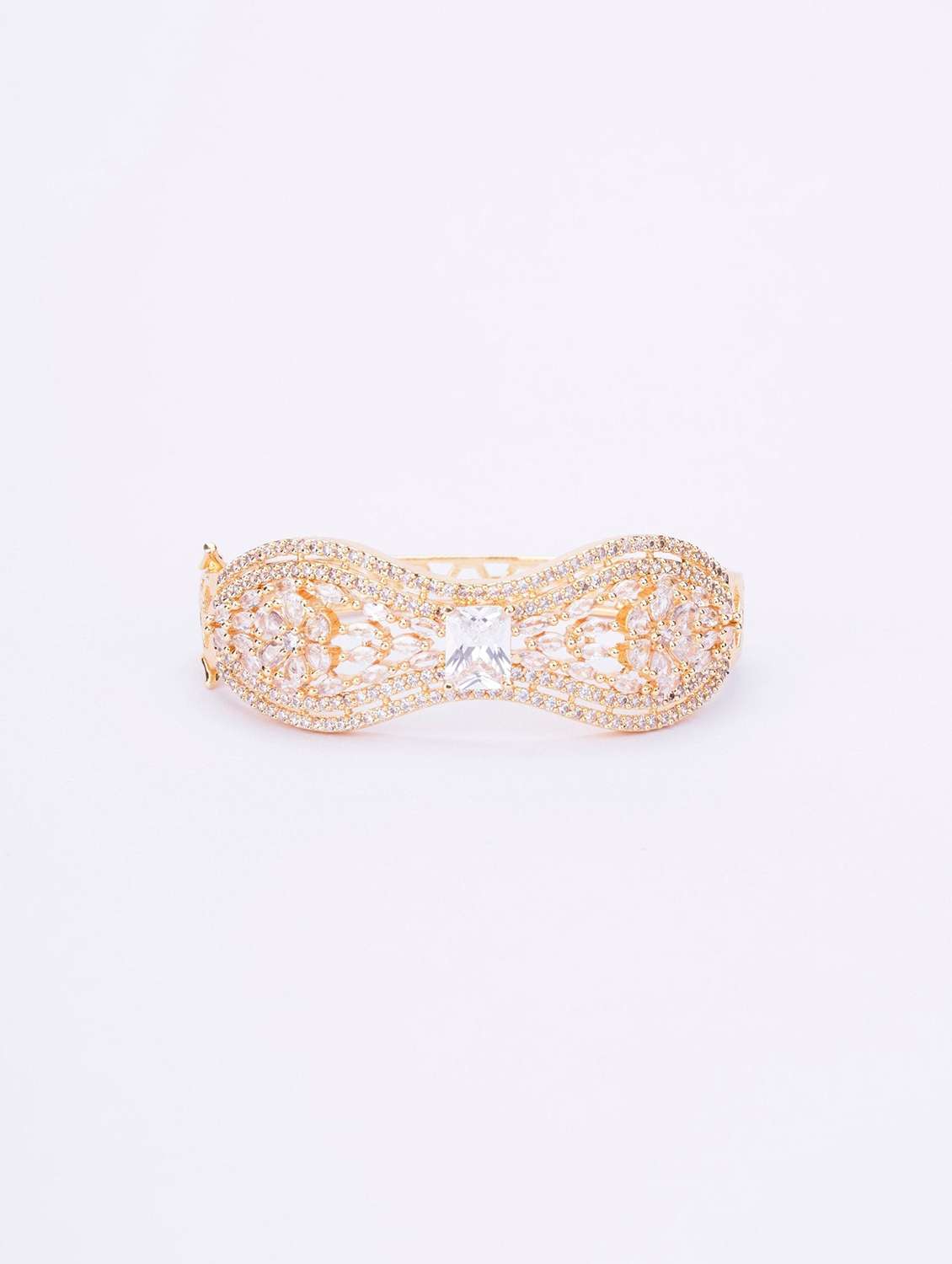 luminous frost bracelet - 22280807 -  Standard Image - 2