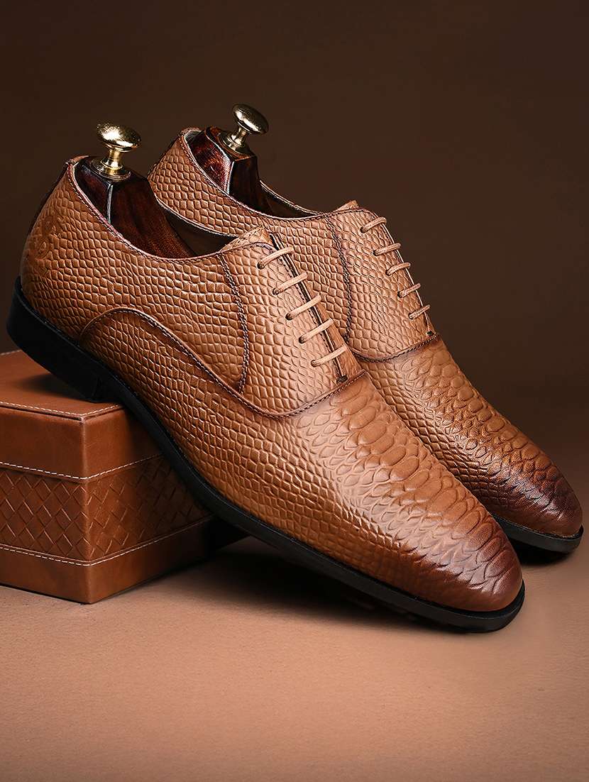 men textured lace-up derbies