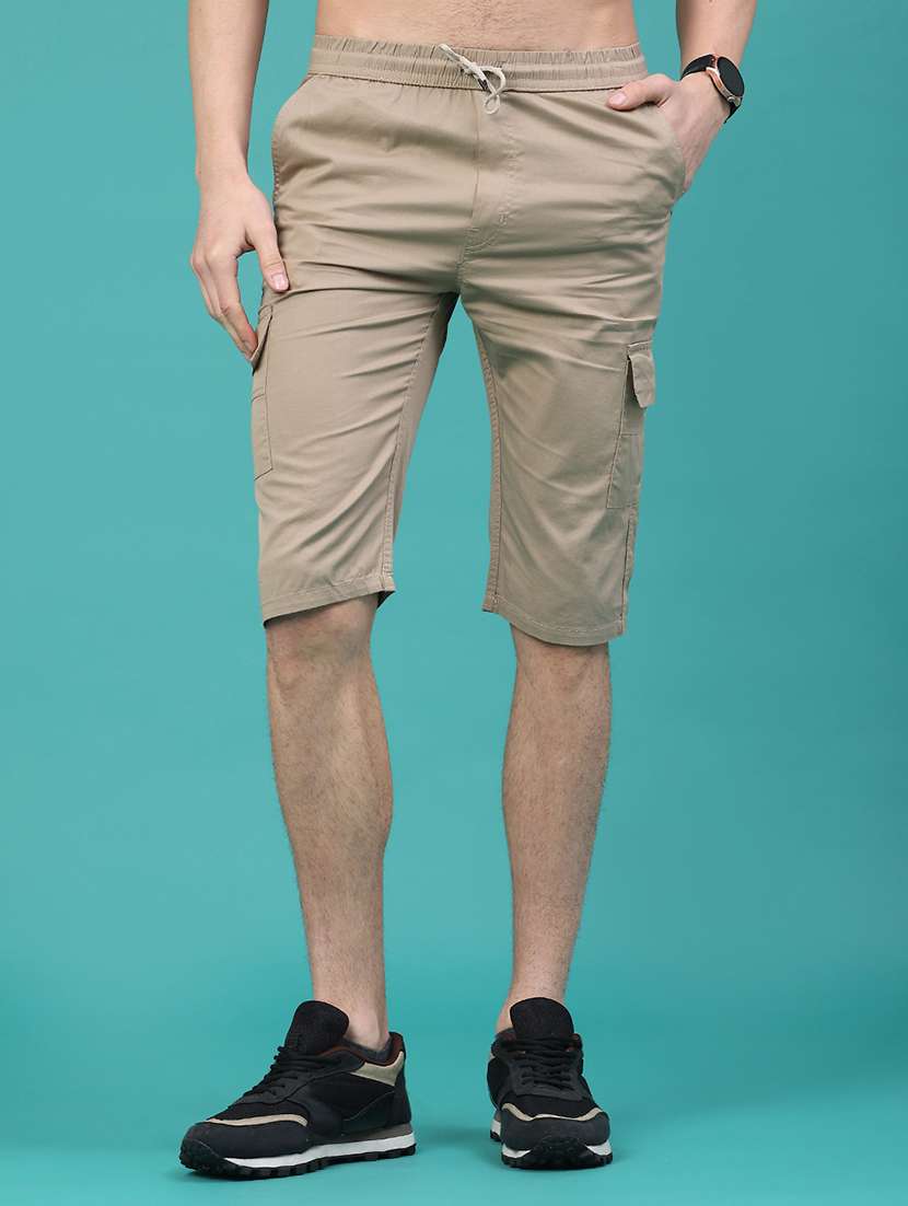 men solid mid rise cargo shorts