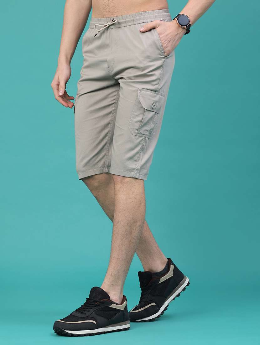 men solid mid rise cargo shorts - 22281789 -  Standard Image - 2