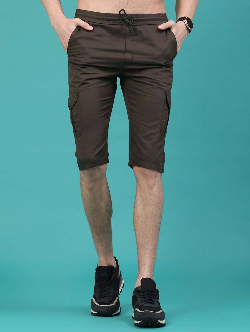 men solid mid rise cargo shorts