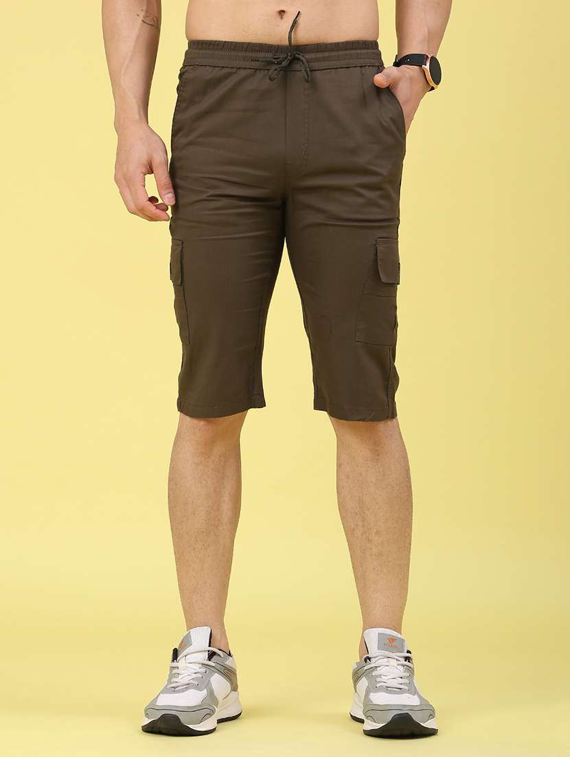 men solid mid rise cargo shorts