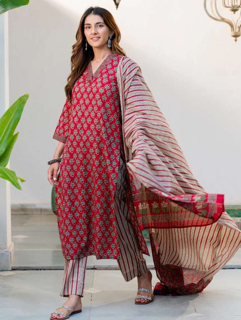 women floral three quarter sleeve kurta pant with dupatta set - 22282124 -  Standard Image - 2