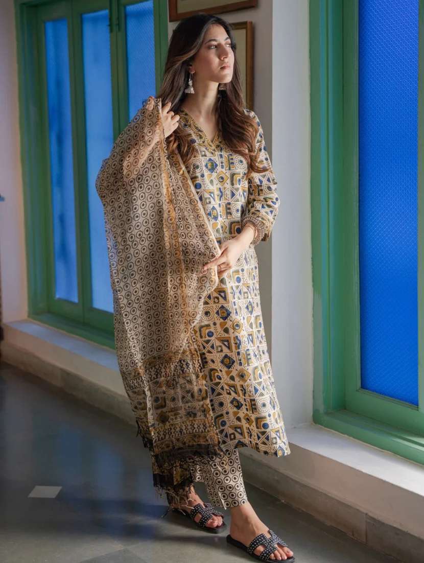 women printed three quarter sleeve kurta pant with dupatta set - 22282127 -  Standard Image - 2