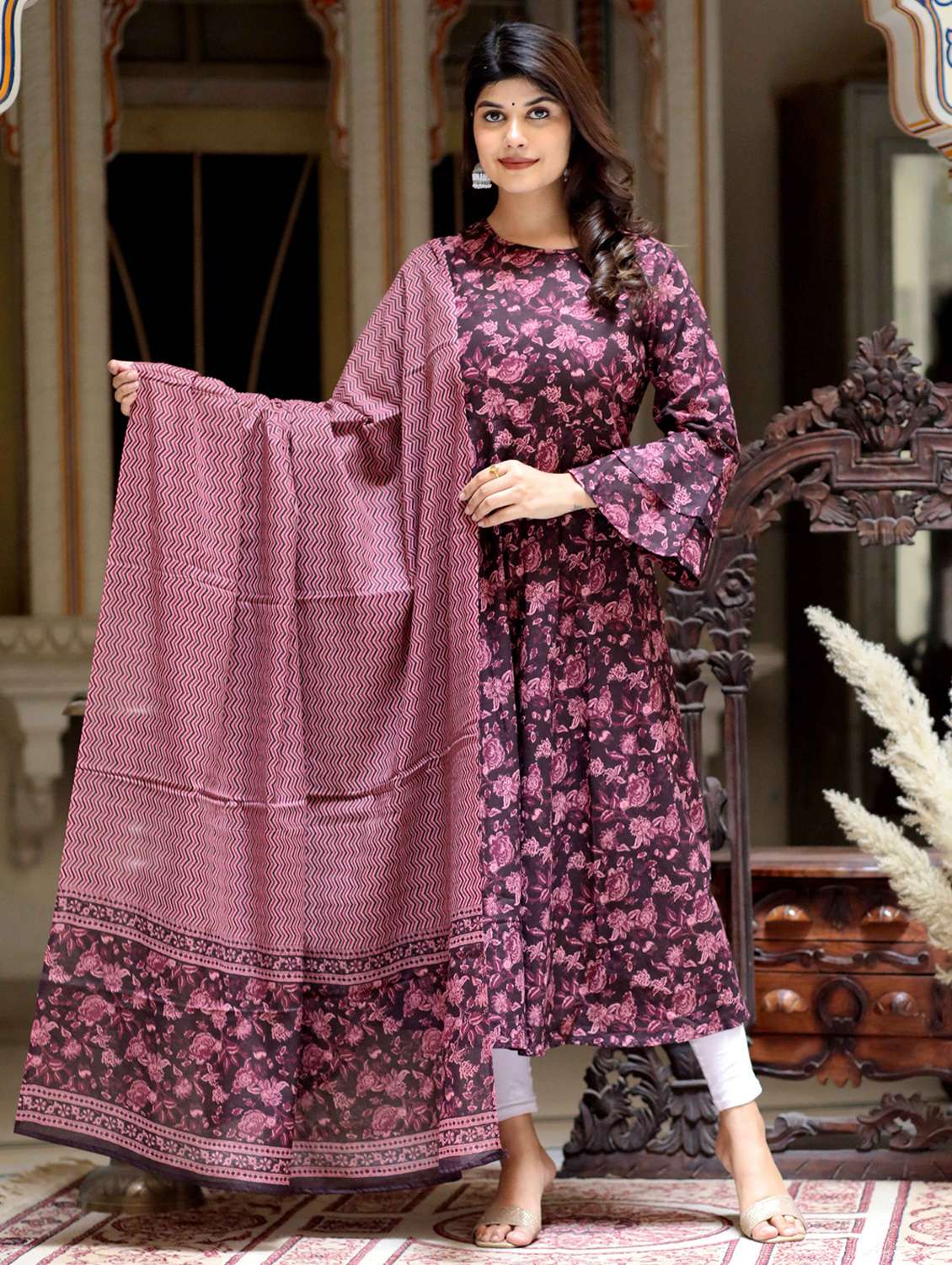women printed bell sleeve kurta with dupatta set