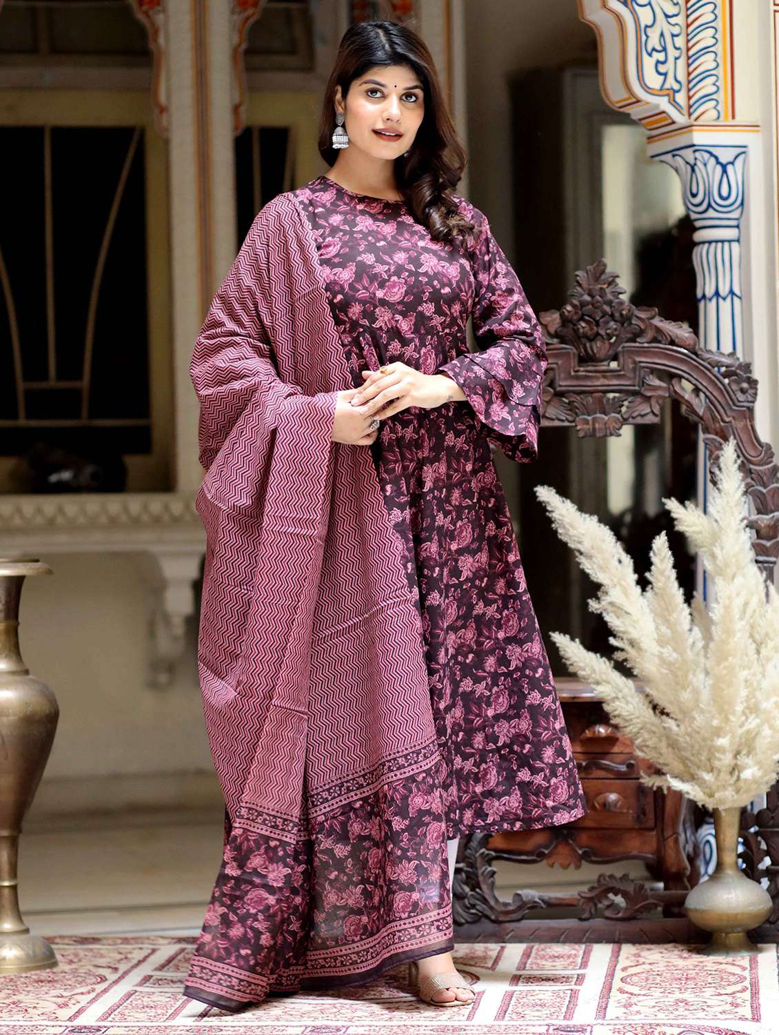 women printed bell sleeve kurta with dupatta set - 22285586 -  Standard Image - 2