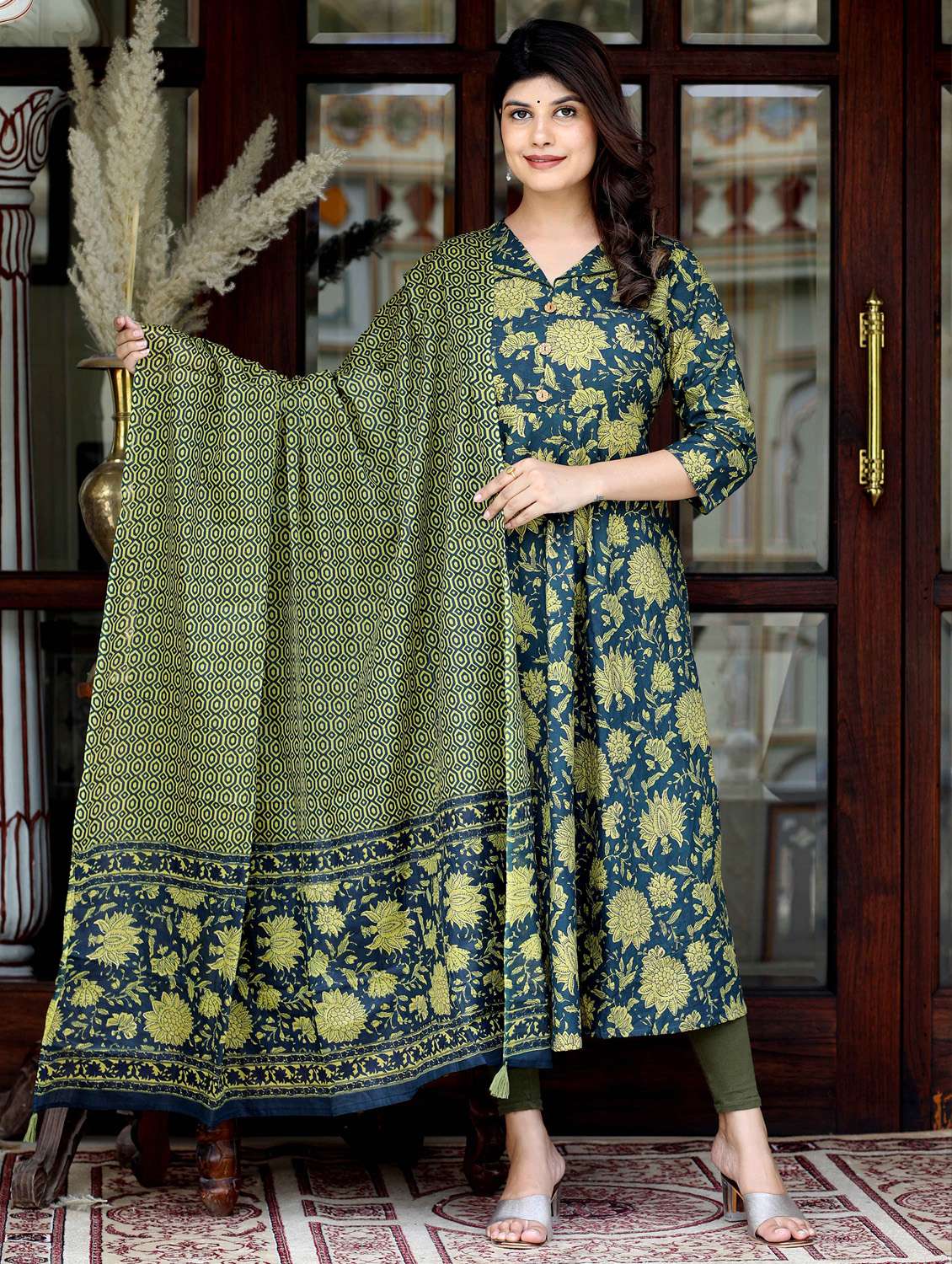women printed three quarter sleeve kurta with dupatta set