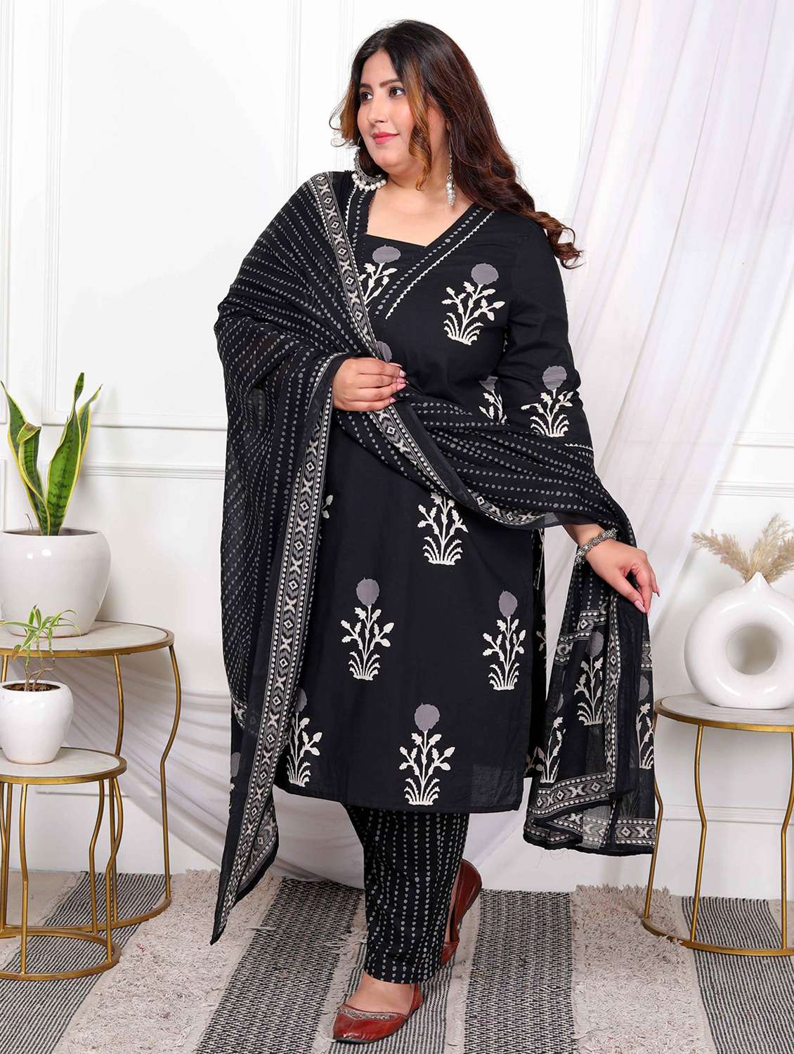 Women Plus Size Printed Three Quarter Sleeve Kurta Pant With Dupatta Set - 22285622 -  Standard Image - 2