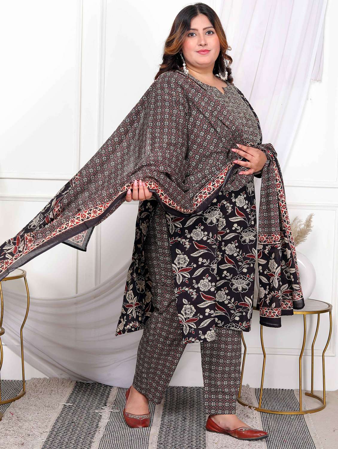 women plus size floral three quarter sleeve kurta pant with dupatta set - 22285626 -  Standard Image - 2