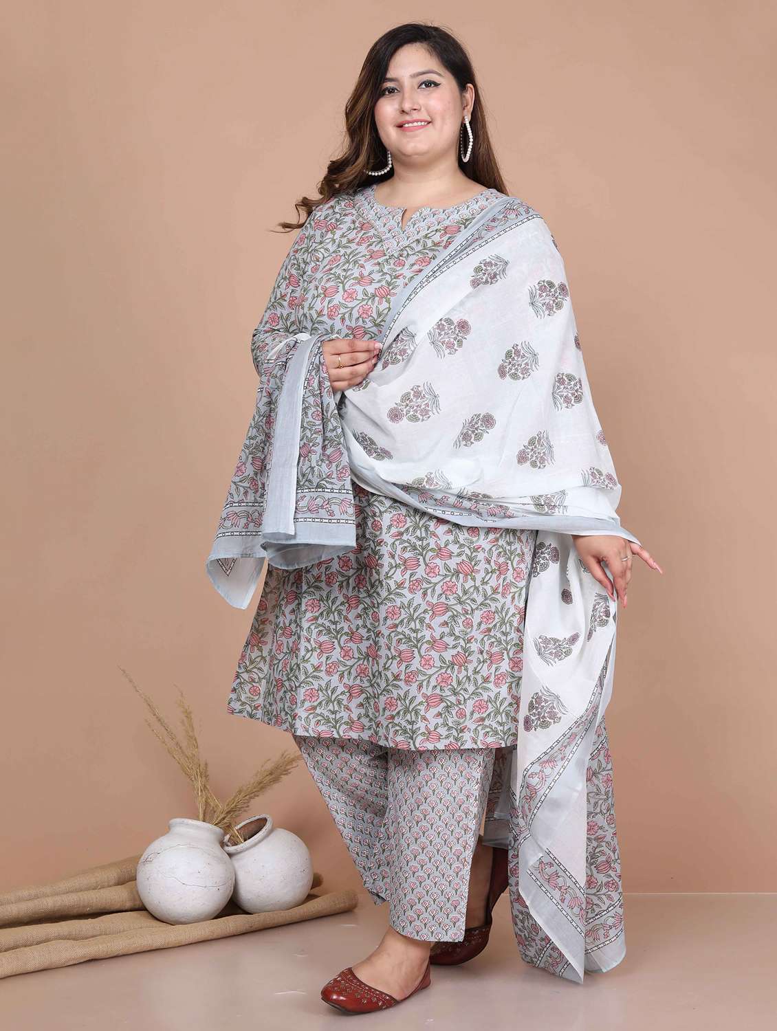 women plus size floral three quarter sleeve kurta palazzo with dupatta set - 22285632 -  Standard Image - 2