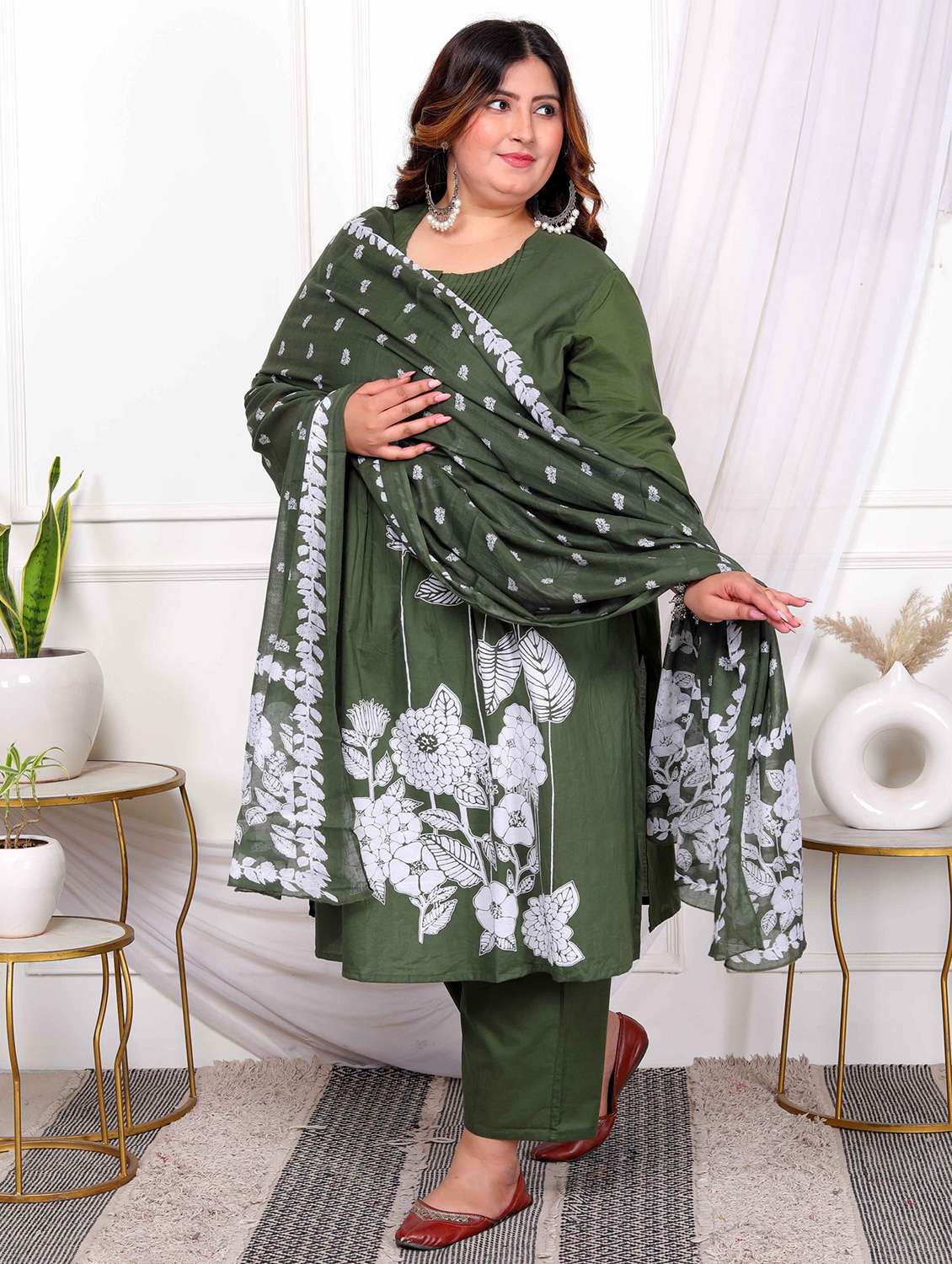 women plus size floral three quarter sleeve kurta pant with dupatta set - 22285697 -  Standard Image - 2