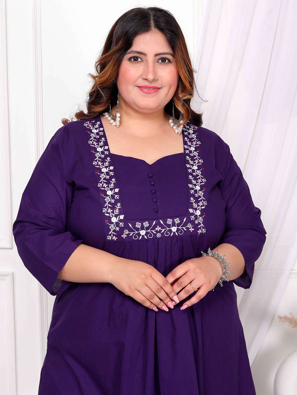 Women Plus Size Solid With Work Three Quarter Sleeve Kurta Pant Set - 22285698 -  Standard Image - 2