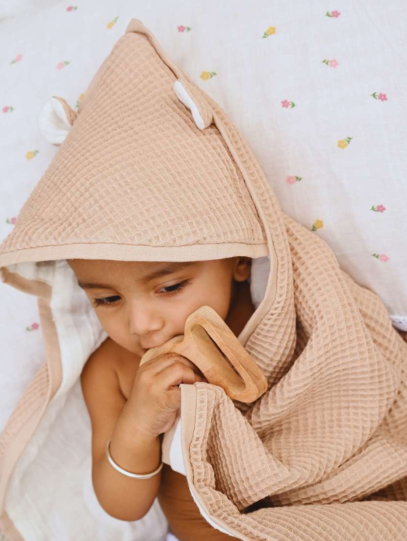 beige cotton bath towel - 22285952 -  Standard Image - 2