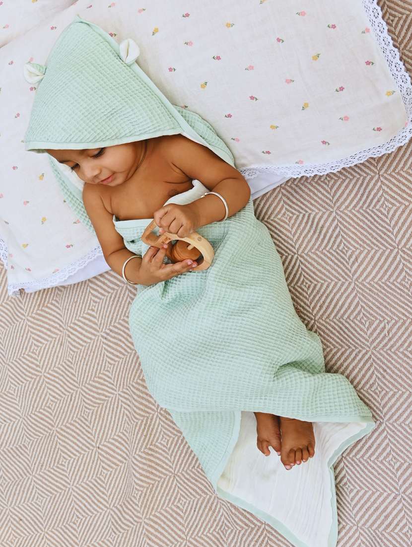 kids solid bath towel - 22285953 -  Standard Image - 2