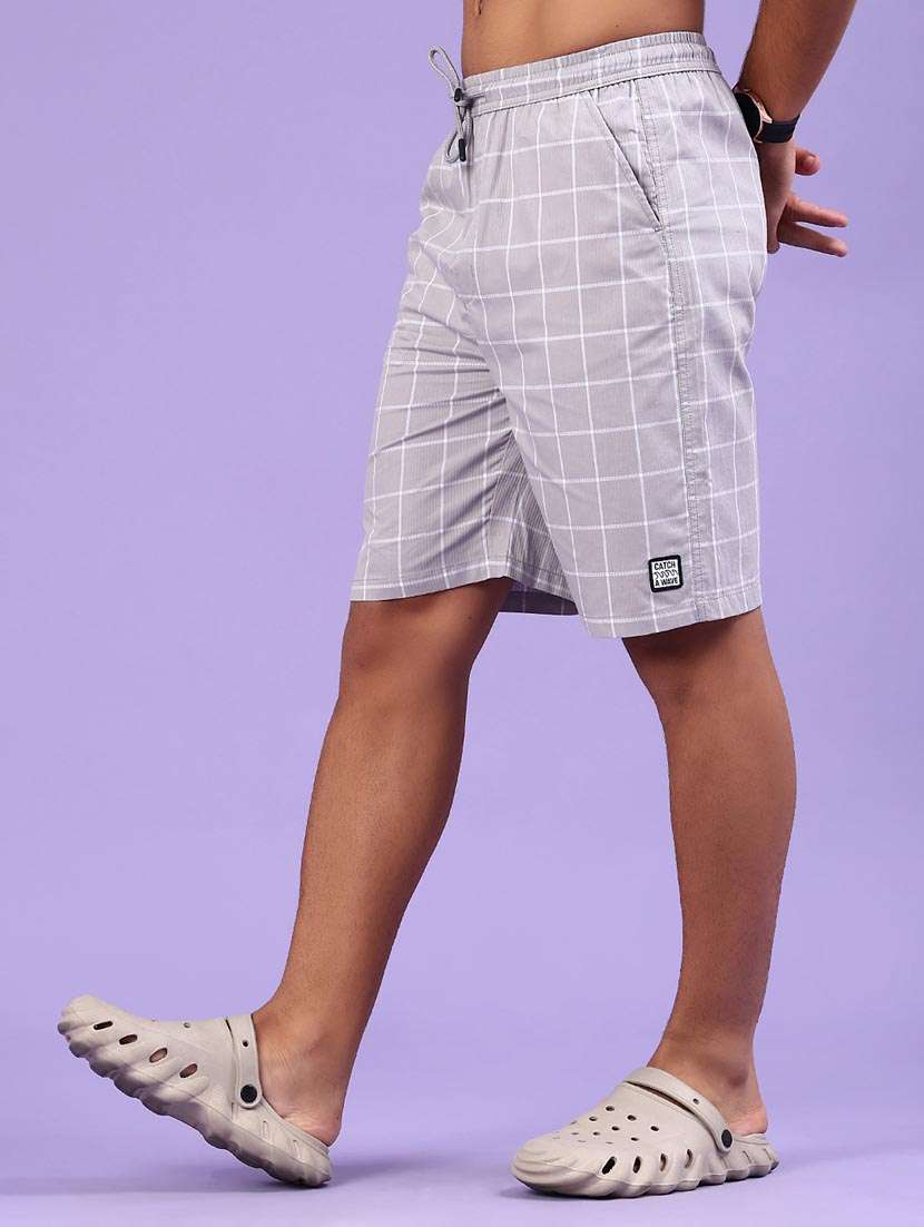 men checkered mid rise regular fit bermuda shorts - 22286110 -  Standard Image - 2