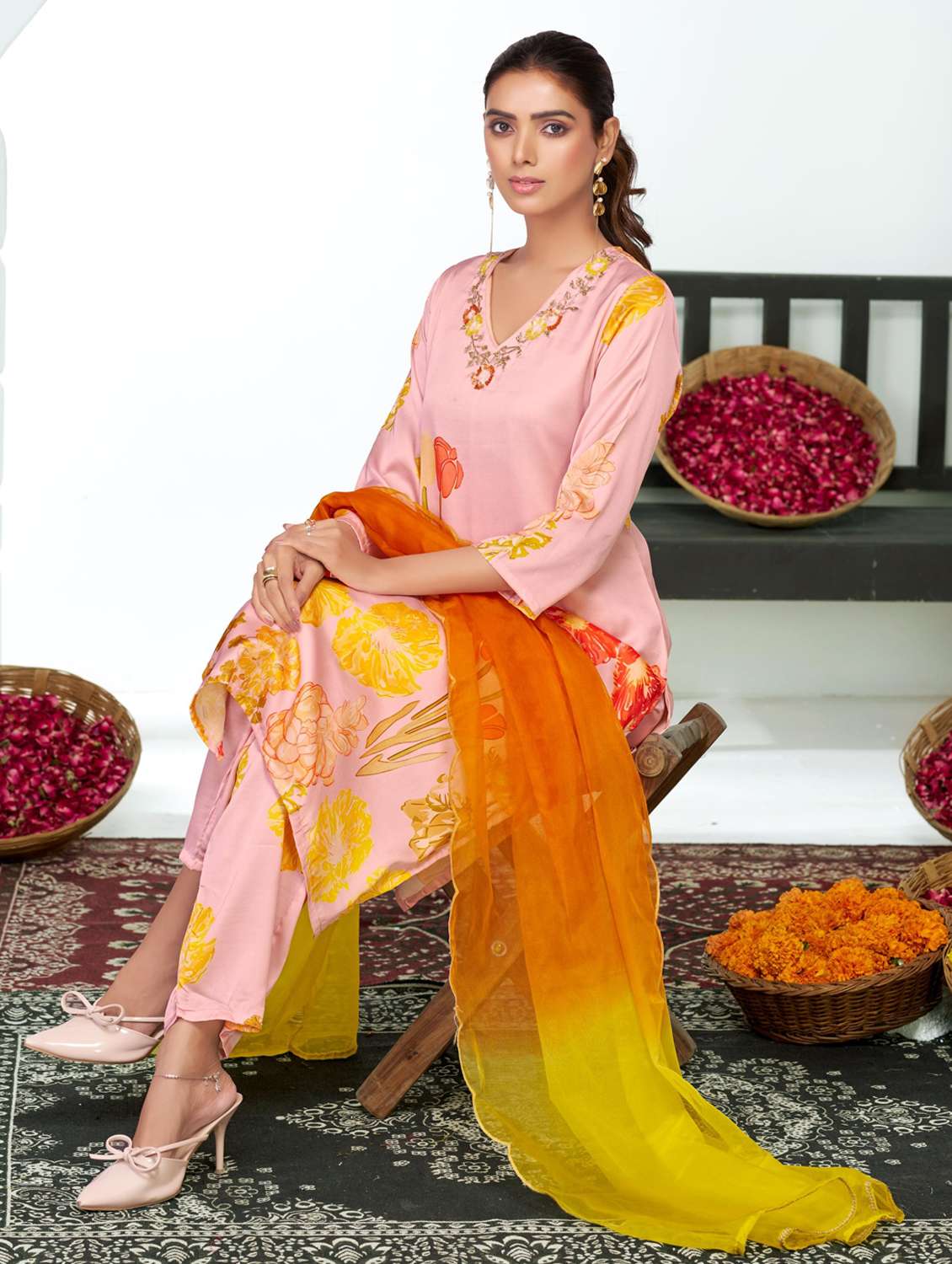 women floral three quarter sleeve kurta pant with dupatta set - 22286522 -  Standard Image - 2