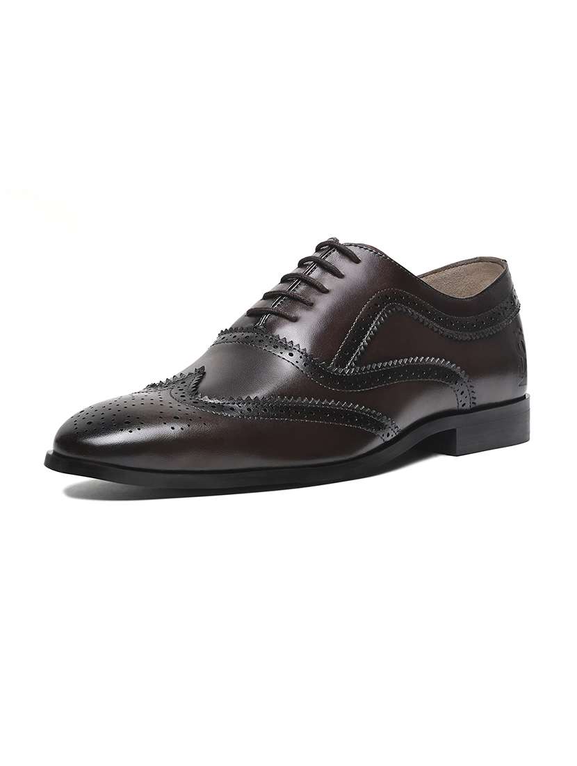 men black solid lace-up derbies