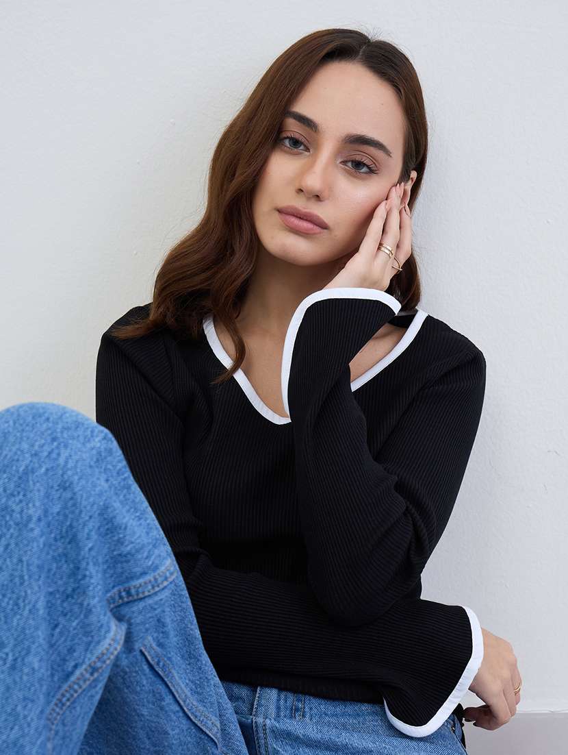 women solid long sleeve straight top - 22287876 -  Standard Image - 2
