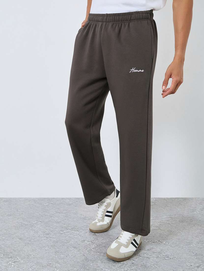 men solid mid rise relaxed fit track pant