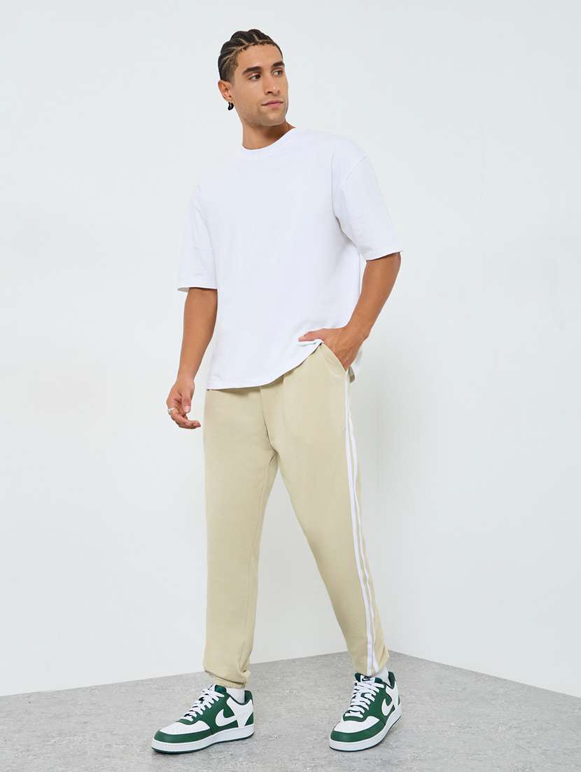 men solid mid rise regular fit jogger - 22287916 -  Standard Image - 2