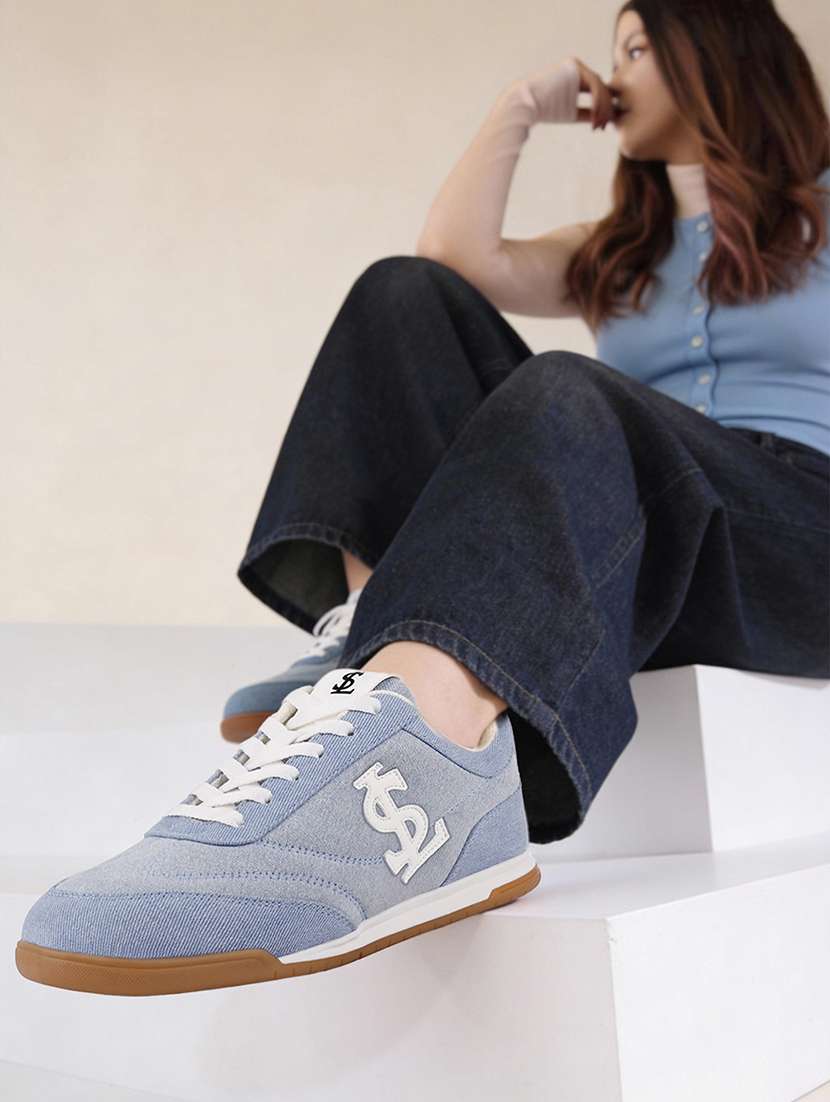 women solid lace-up sneaker