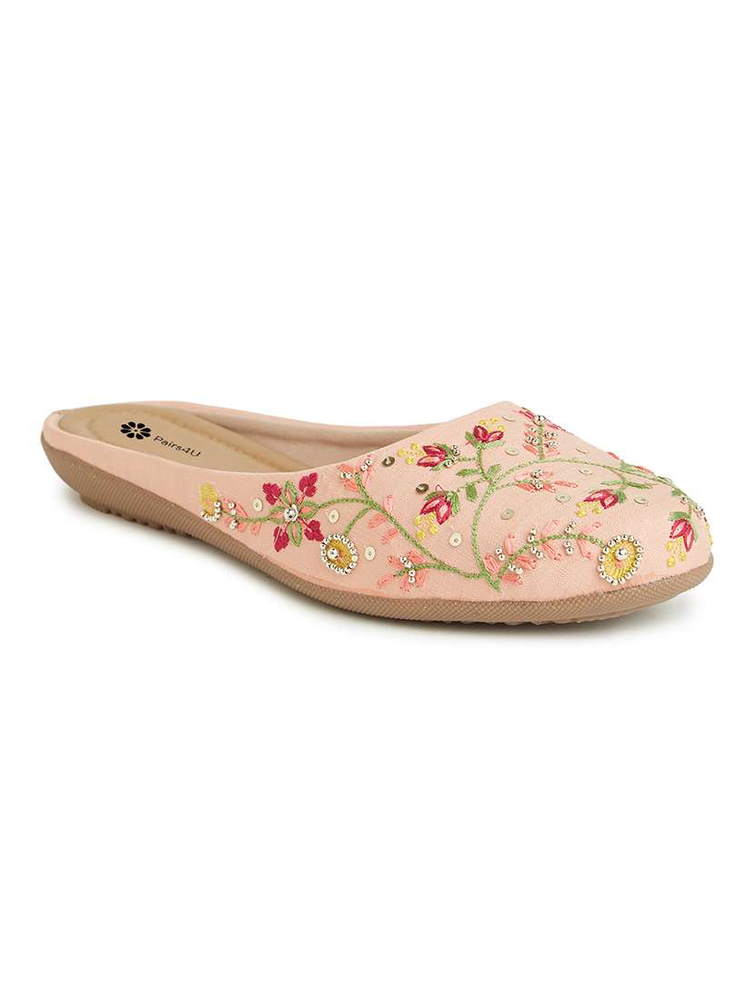 women embroiderd slip on mojari - 22288666 -  Standard Image - 2