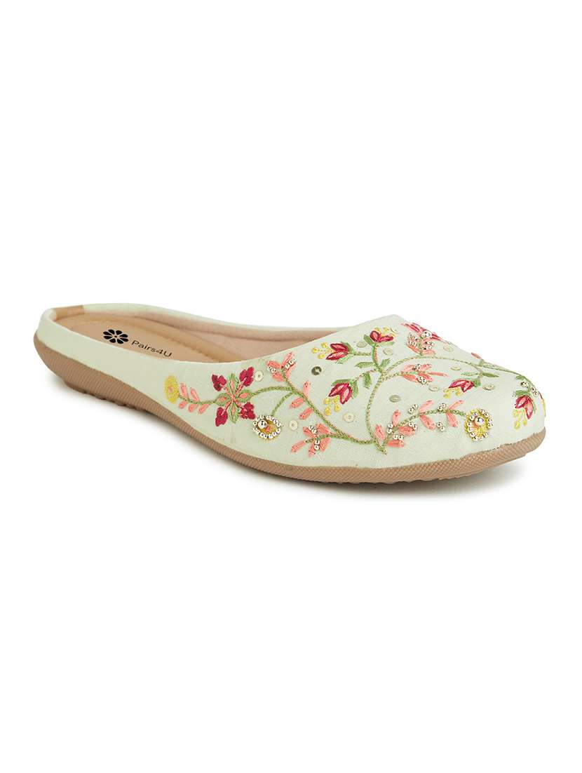 women embroiderd slip on mojari - 22288668 -  Standard Image - 2