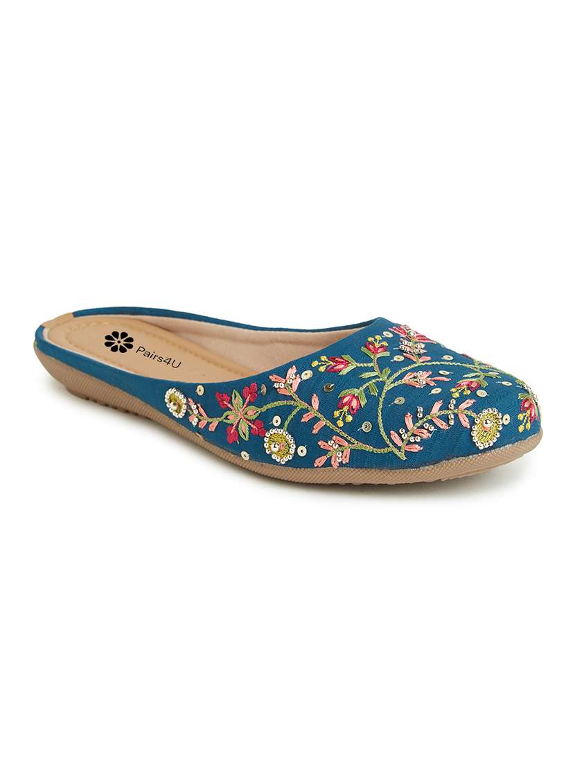 women embroiderd slip on mojari - 22288669 -  Standard Image - 2