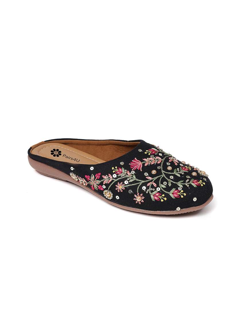 women embroiderd slip on mojari - 22288671 -  Standard Image - 2
