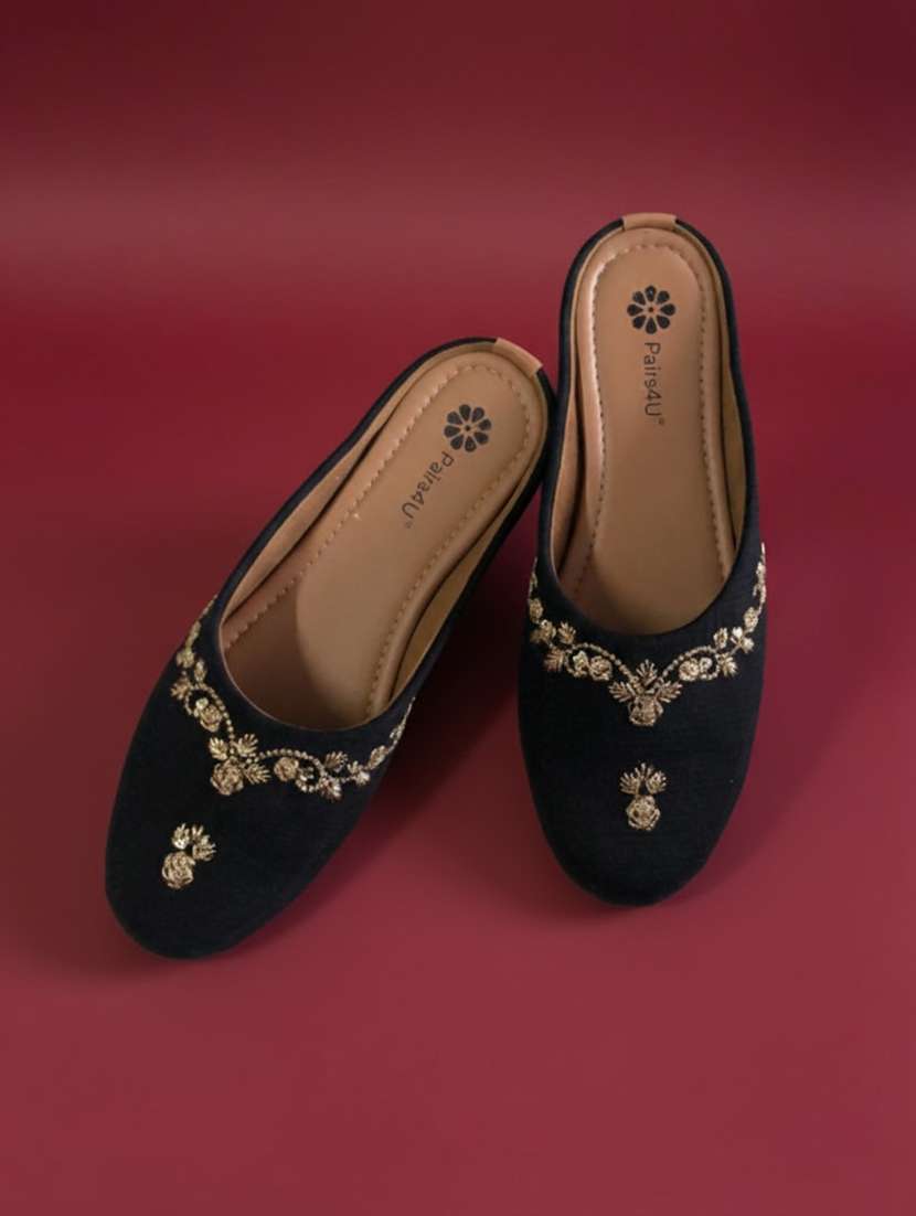 women embroiderd slip on mojari - 22288680 -  Standard Image - 2