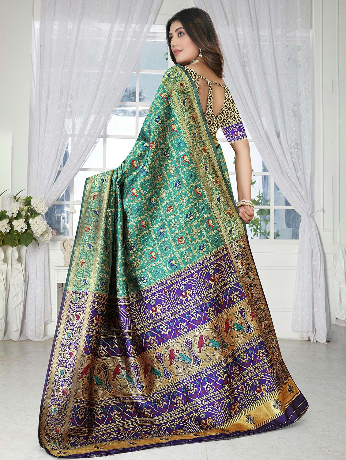 women self design banarasi saree with blouse - 22289203 -  Standard Image - 2
