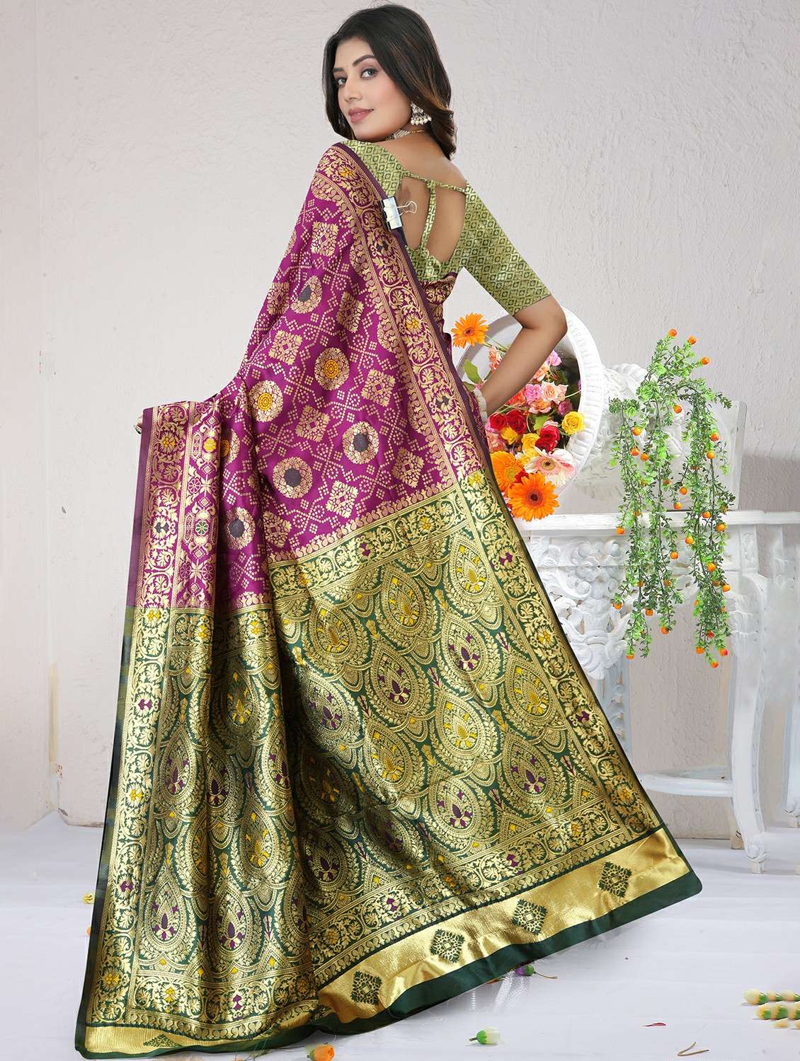 women self design banarasi saree with blouse - 22289204 -  Standard Image - 2