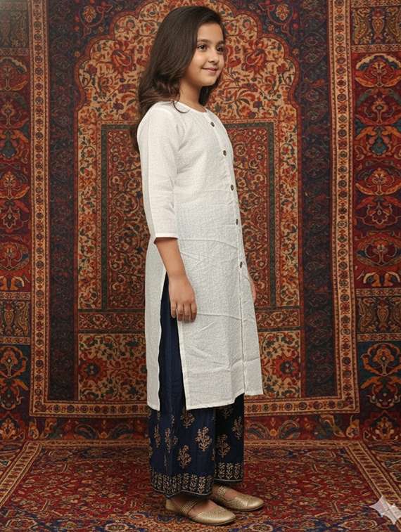 Women Three Quarter Sleeve Straight Kurta - 22289328 -  Standard Image - 2