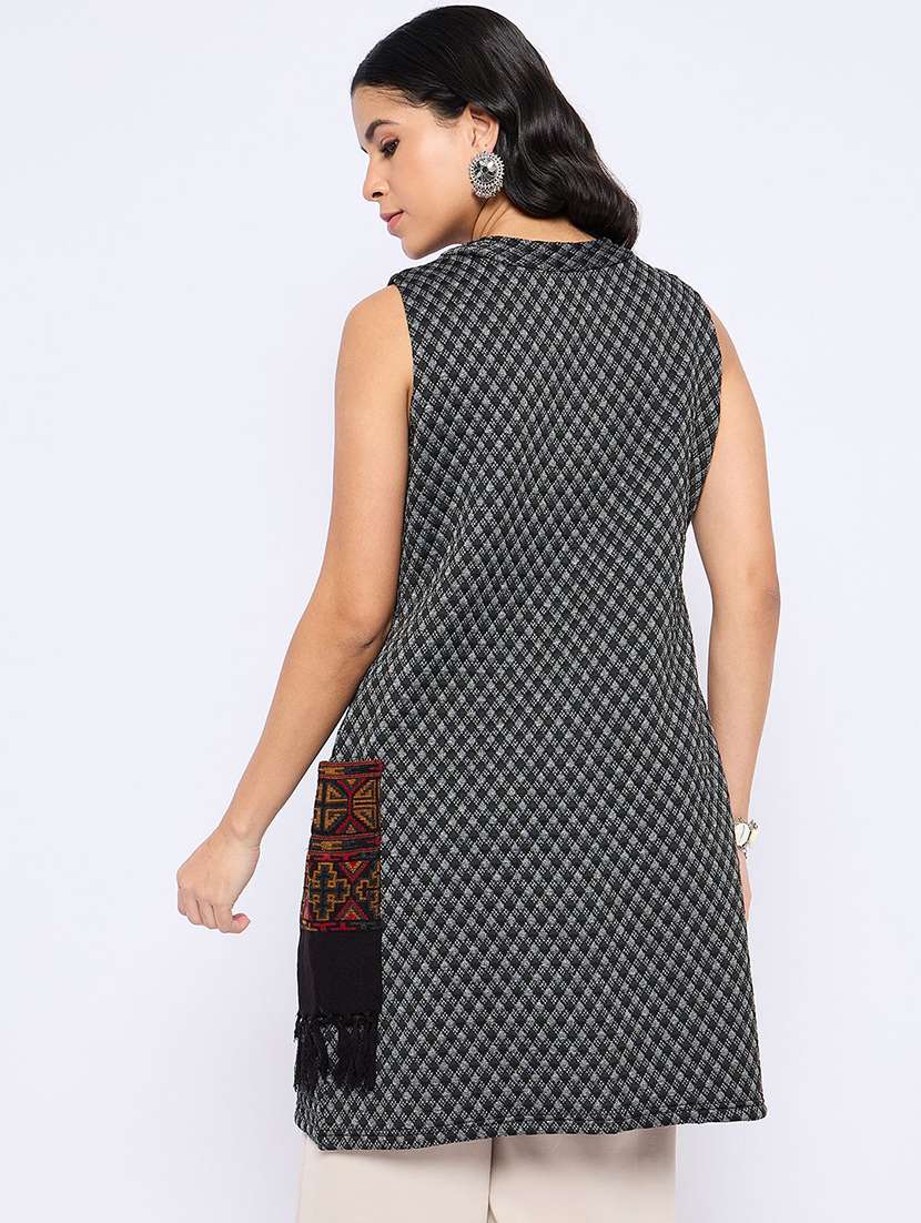 women self designed woolen shrug - 22291249 -  Standard Image - 2