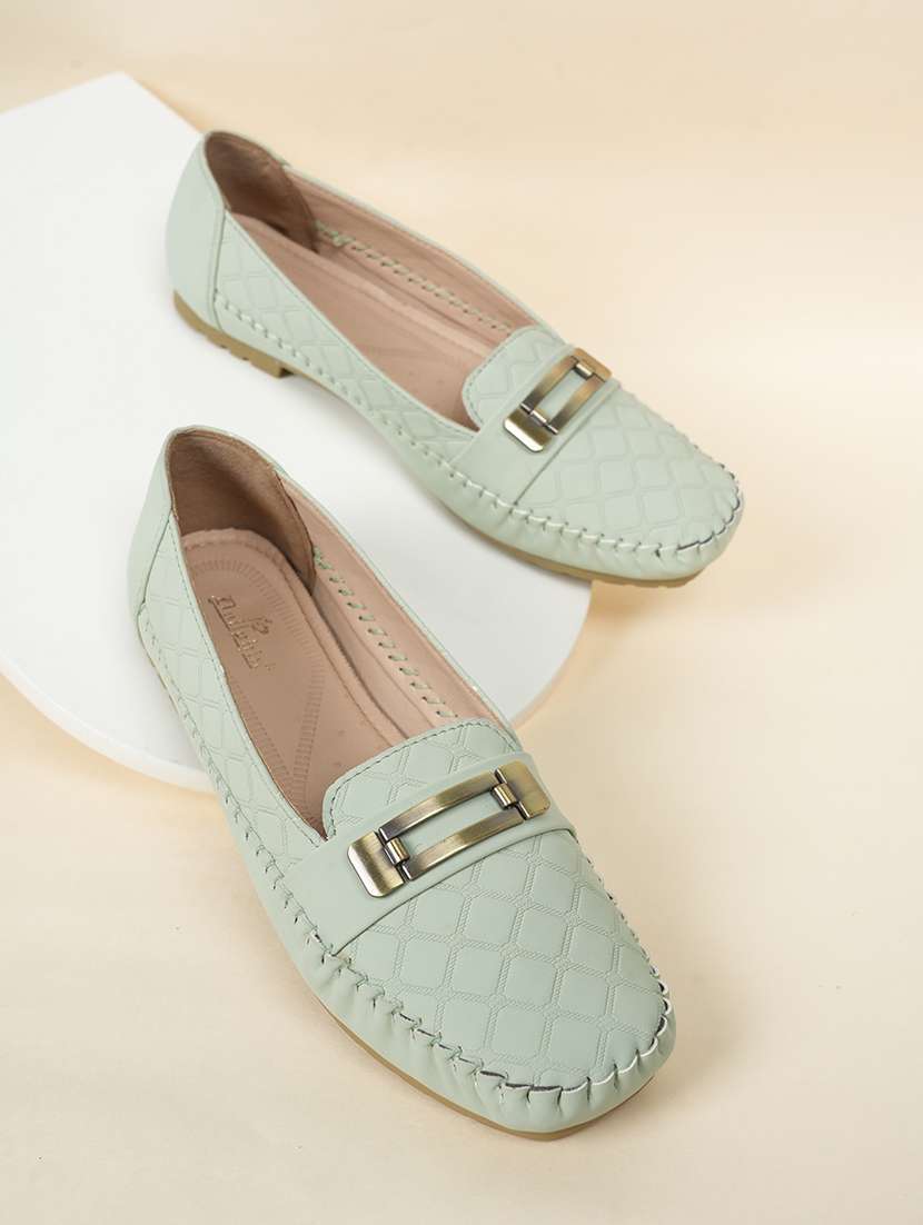 women solid slip on ballerina