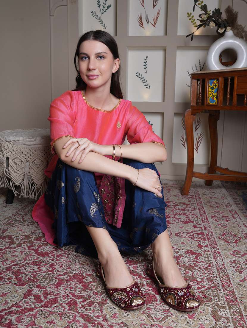 women embellsihed slip on mojari - 22292188 -  Standard Image - 2