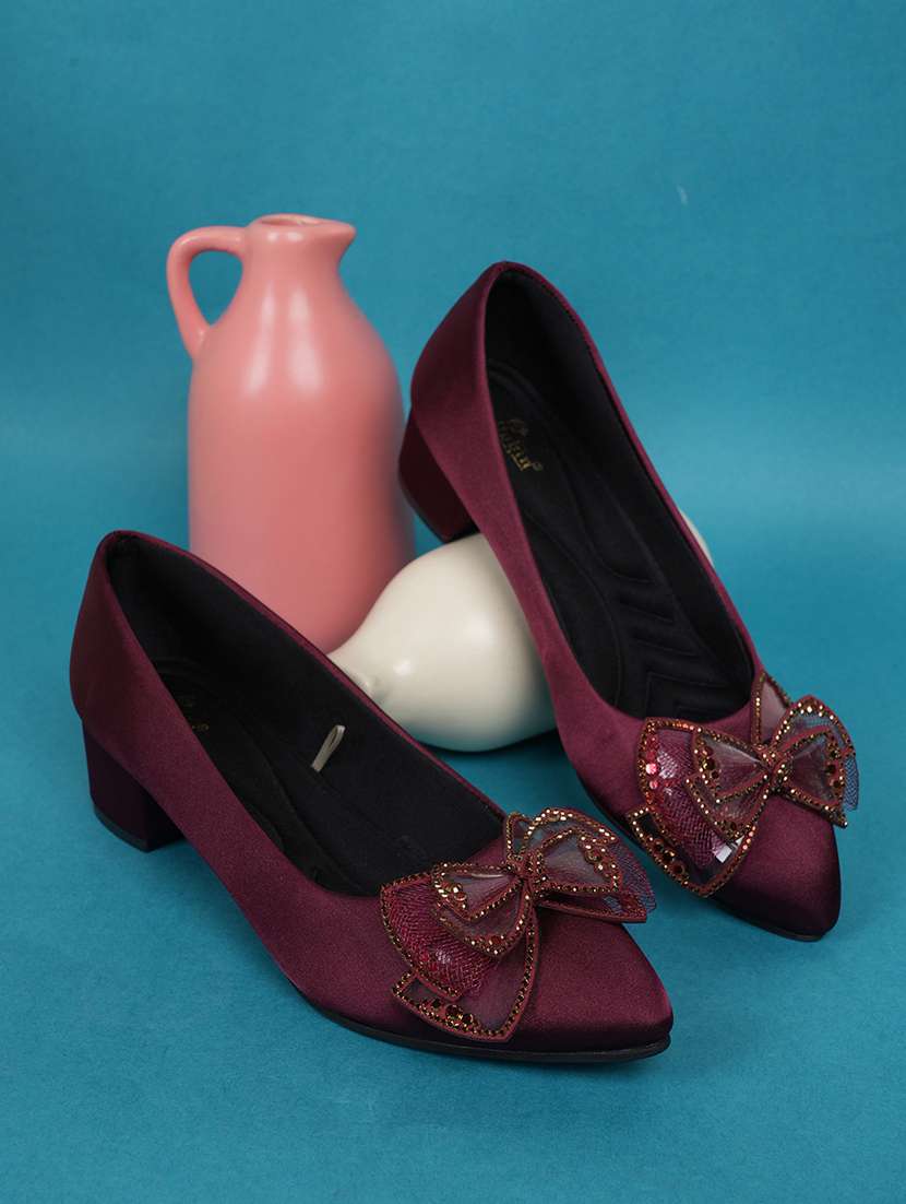 women solid slip on pump