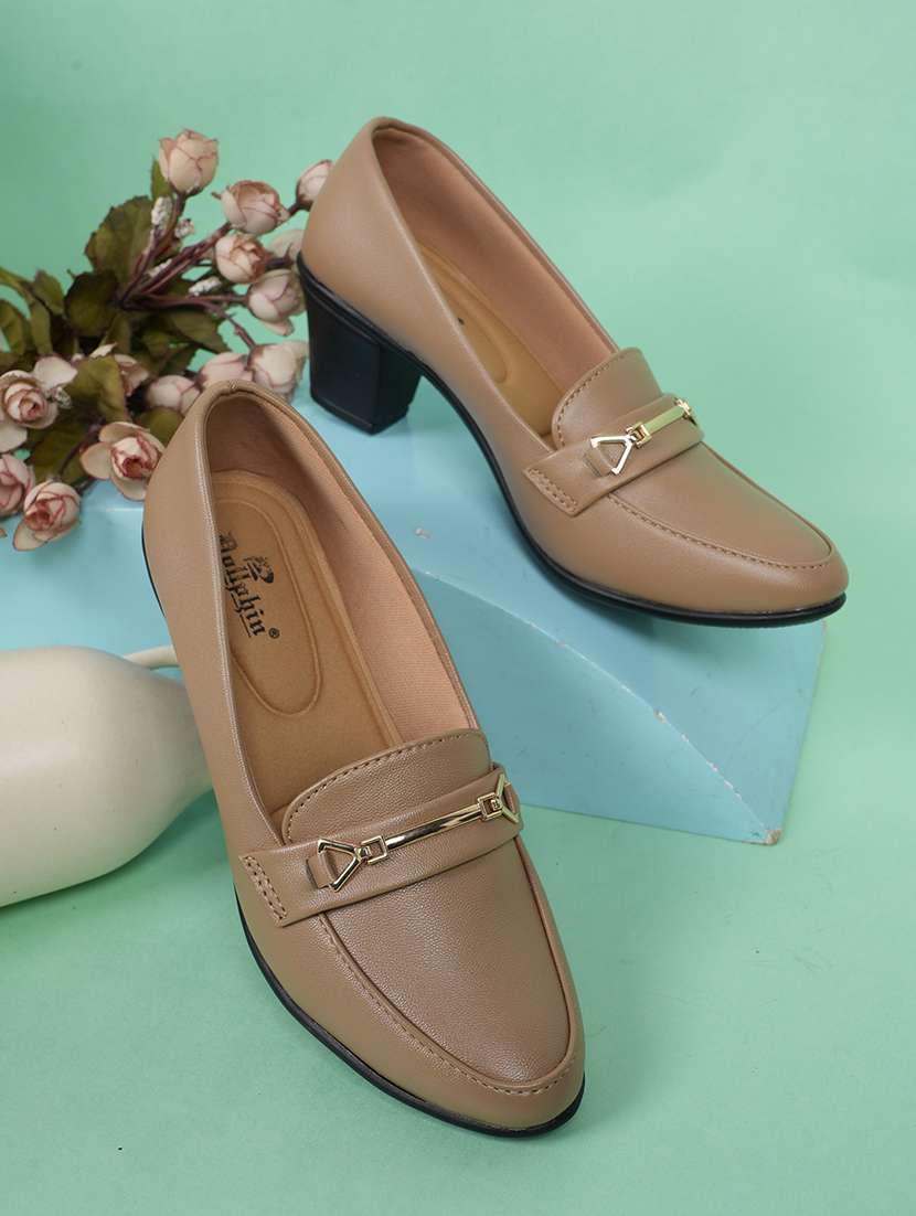 women solid slip on pump