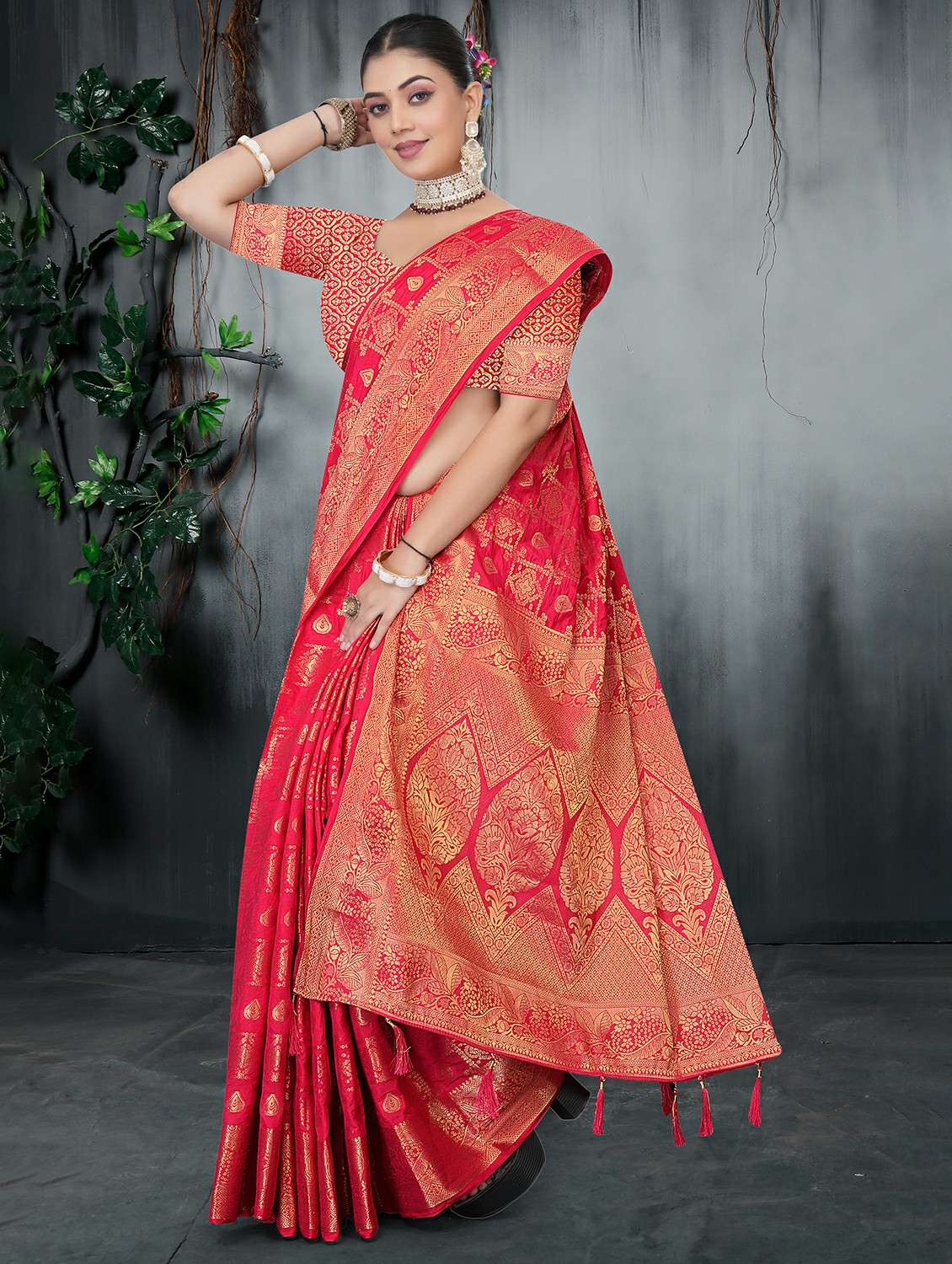 women self design banarasi saree with blouse - 22292570 -  Standard Image - 2