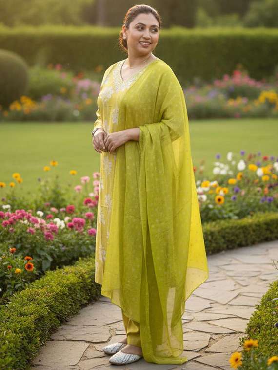 women floral three quarter sleeve kurta pant with dupatta set - 22292627 -  Standard Image - 2