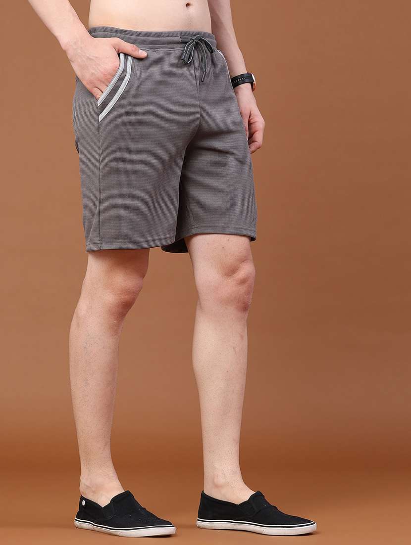 men textured mid rise regular fit shorts - 22293761 -  Standard Image - 2