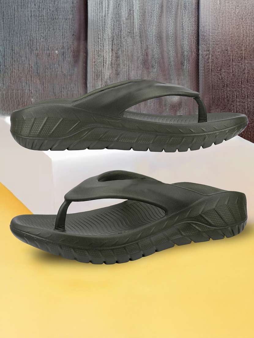 men solid toe seperator slipper