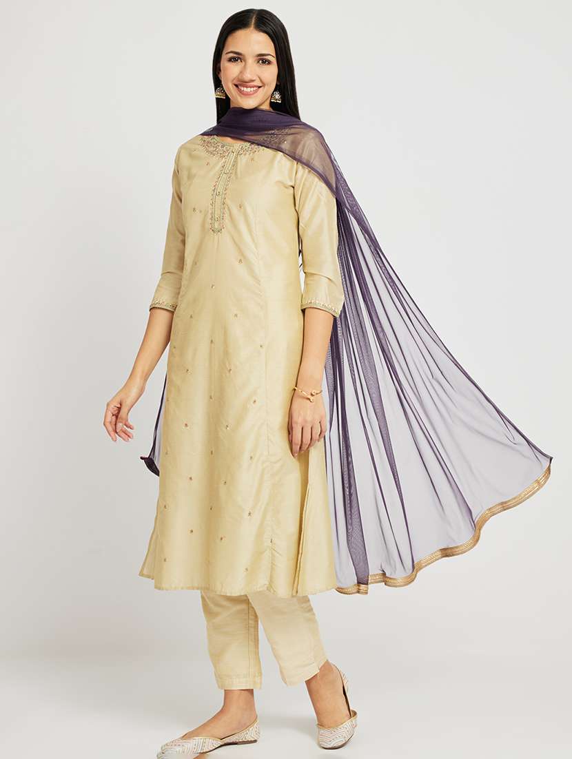 women solid with work three quarter sleeve a-line kurta