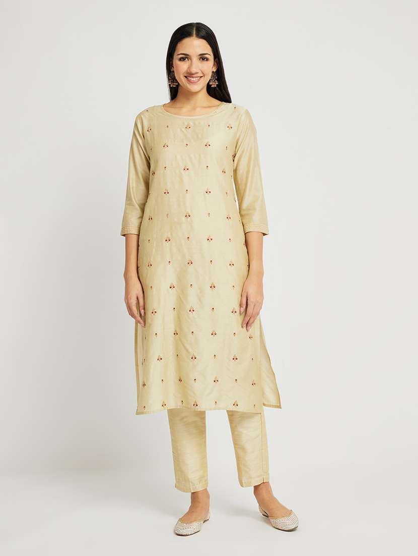 women solid with work three quarter sleeve a-line kurta