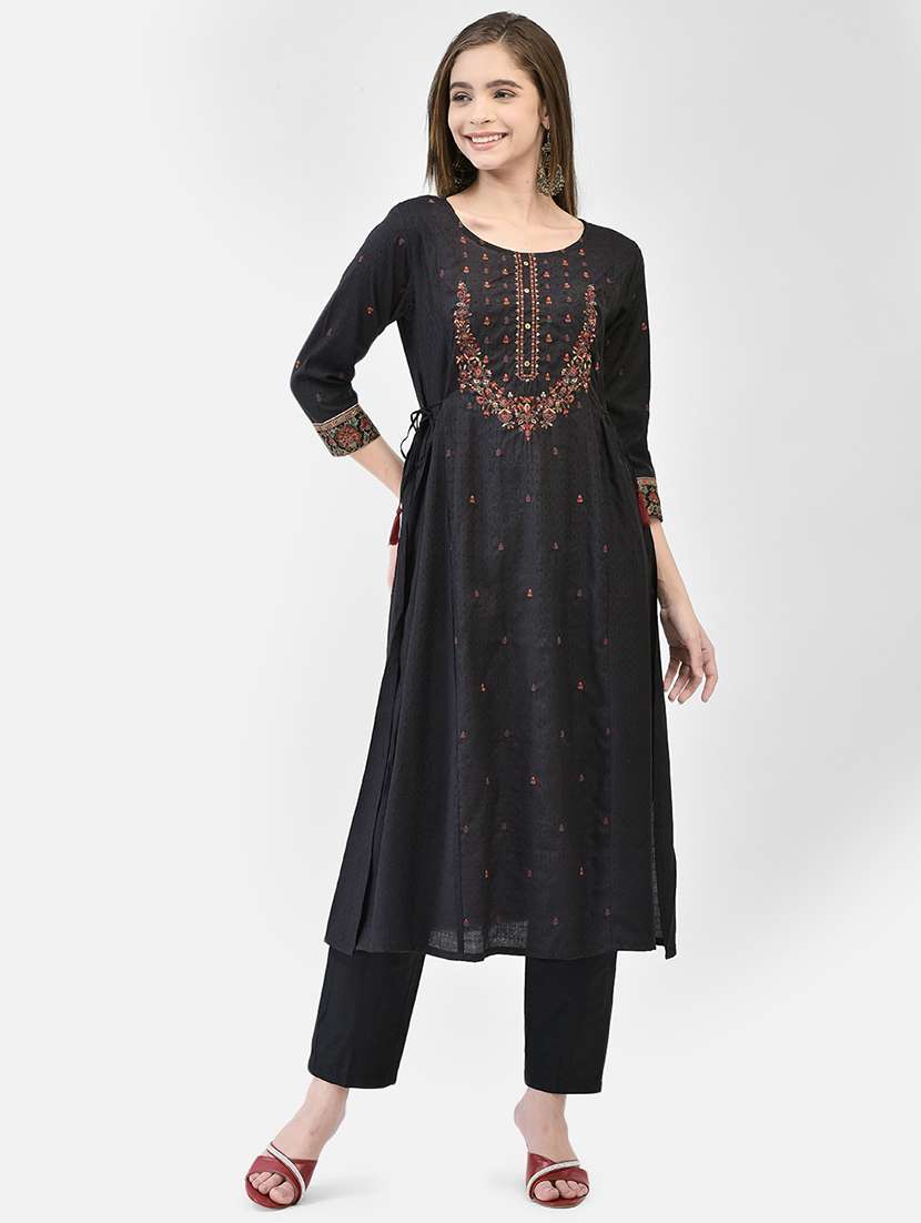 women self design three quarter sleeve a-line kurta
